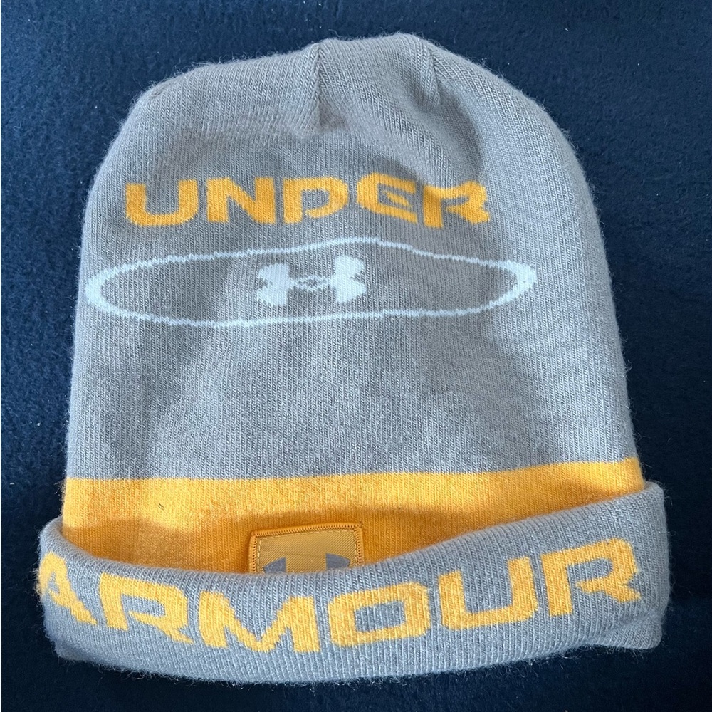Under Armour Reversible Boys Beanie Hat Gray and Yellow